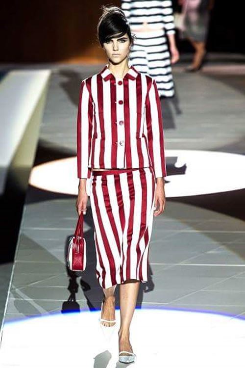 Áo phạm nhân "gây sốt" từ người thường đến ngôi sao - 9