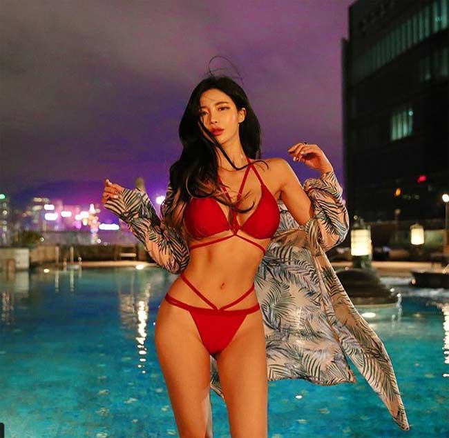 ... còn chính là một bộ bikini đẹp và hợp với vóc dáng.