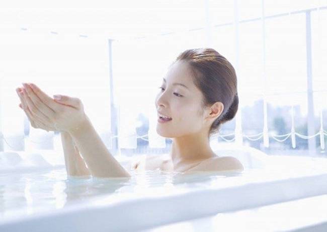 Mắc những sai lầm này khi tắm, cơ thể "cầu cứu" từng ngày - 2