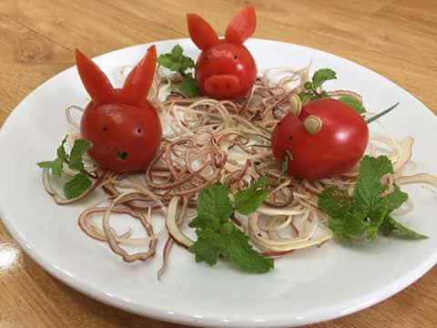 Mẹo tạo hình trái cây, rau củ xinh mà không hề khó làm để dụ bé cùng ăn - 6