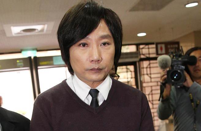 Cưỡng hiếp nhiều phụ nữ, MC Tần Vỹ bị phạt 8 năm tù - 1