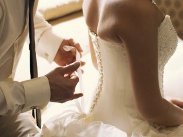 Sốc ngay đêm tân hôn vì chồng lịch lãm bỗng hú hét như người rừng