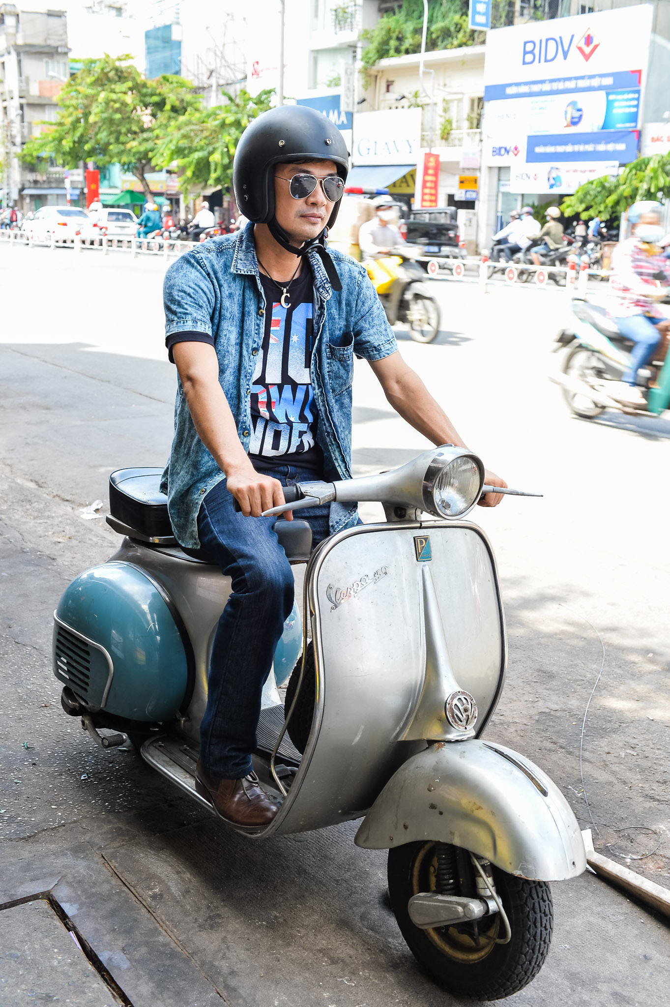 Ngắm dàn xe cổ quý hơn xế hộp tiền tỷ của diễn viên hài Tiết Cương - 3