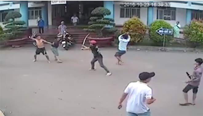 Nóng 24h qua: “Xế khủng” trị giá nhiều tỷ đồng nghi mang biển đỏ giả - 4