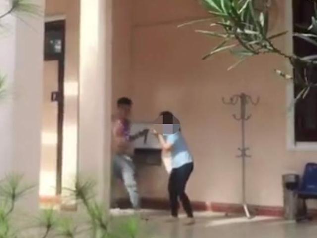 Pháp luật - Dùng gậy đe dọa ông bà nội để cướp 200.000 đồng