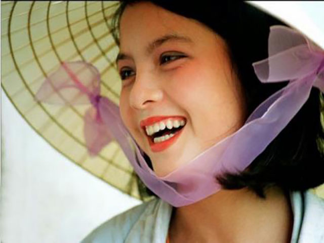 Mỹ nhân ”Nụ cười Việt Nam”: ”Mình chẳng giàu có hơn, chỉ vui vì được khen xinh”