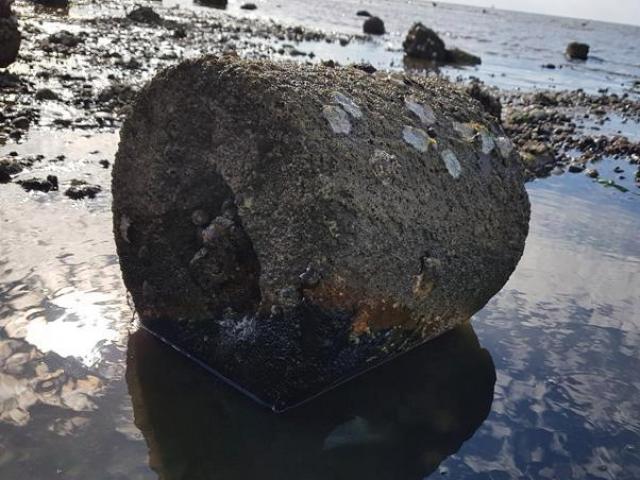 Thế giới - Anh: Đi bắt cua, không ngờ phát hiện bom nặng 4 tấn từ 75 năm trước