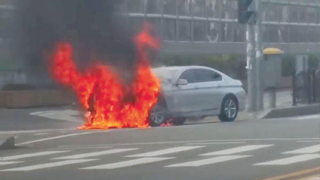 BMW Hàn Quốc phải triệu hồi 106.000 xe do sự cố cháy nổ - 1