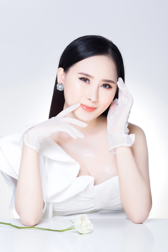 CEO Kim Kelly: "Tôi may mắn có ông xã là bạn đồng hành" - 1