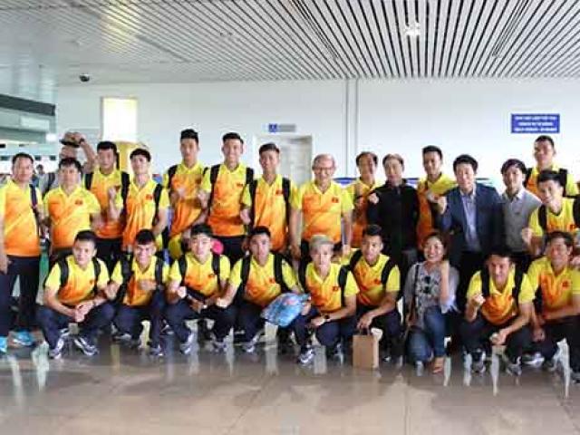 U23 Việt Nam lên đường dự ASIAD: Fan xếp hàng tiễn thầy trò Park Hang Seo