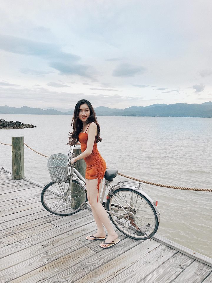 "MC có đôi chân dài nhất VTV" phô diễn đường cong sexy hết nấc - 4