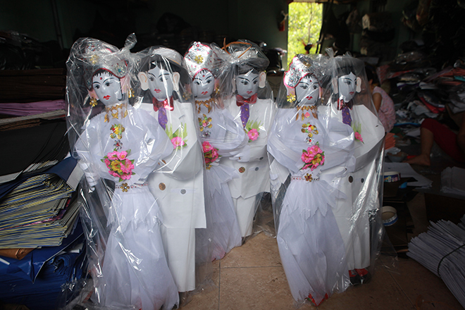 Tháng cô hồn, thủ phủ vàng mã bán cả &#34;cô dâu, chú rể&#34; - 4