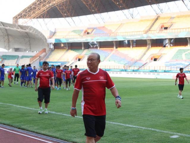 U23 Việt Nam bị chủ nhà ”chơi khó”: HLV Park Hang Seo nổi điên hủy tập