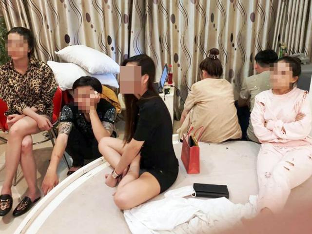 Nhiều cô gái “thác loạn” với nhóm thanh niên trong khách sạn ở Sài Gòn