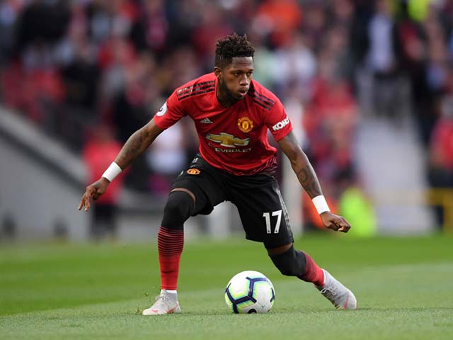 Bóng đá - "Bom tấn" Fred may mắn thoát thẻ đỏ: Fan MU mơ tưởng về "Roy Keane mới"