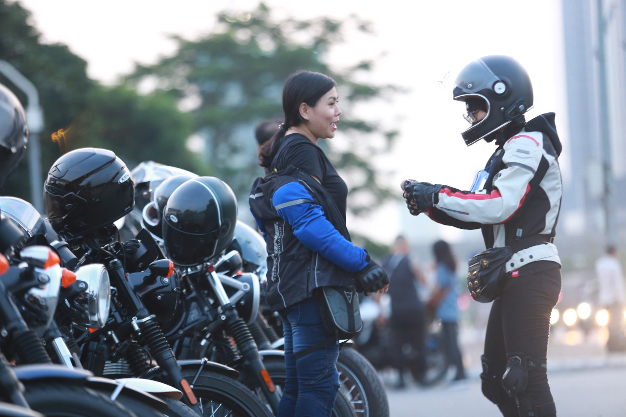 MC Anh Tuấn VTV khoe "người tình" sang chảnh cùng dàn xe siêu khủng - 6