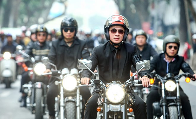 MC Anh Tuấn VTV khoe "người tình" sang chảnh cùng dàn xe siêu khủng - 13