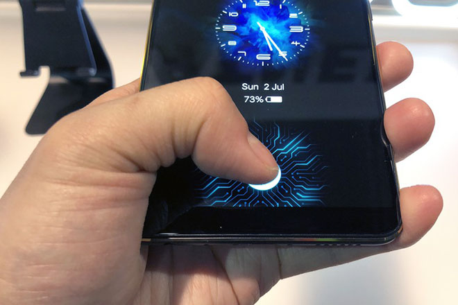Màn hình nhúng cảm biến vân tay sớm thành tiêu chuẩn trên smartphone tầm trung - 2