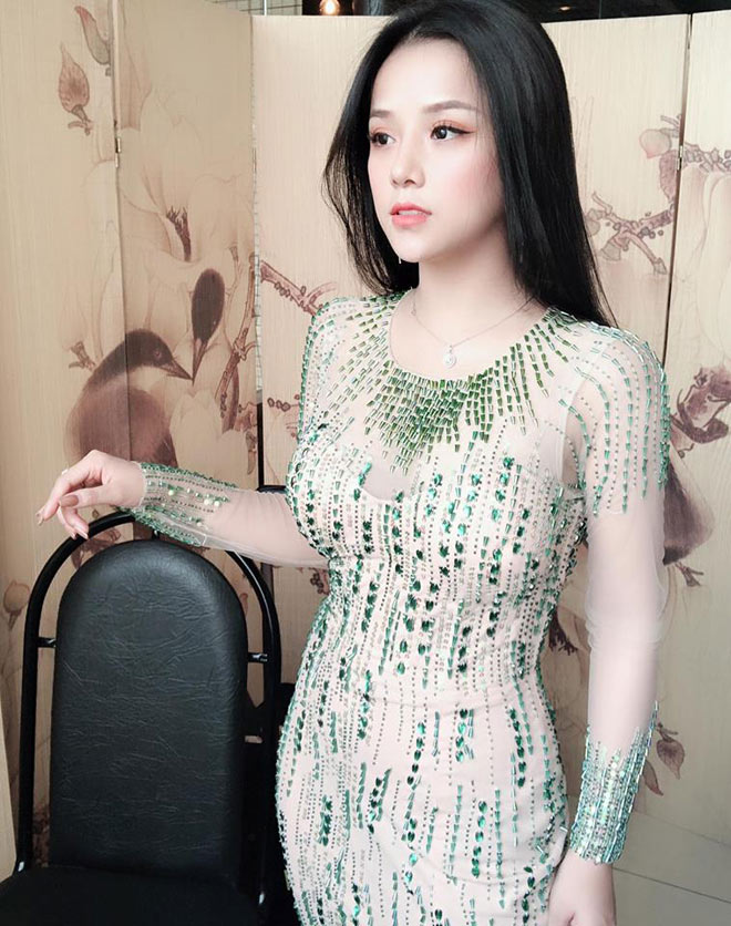 Lâm "Tây" không đi ASIAD có buồn khi bạn gái nóng bỏng này bên cạnh? - 3