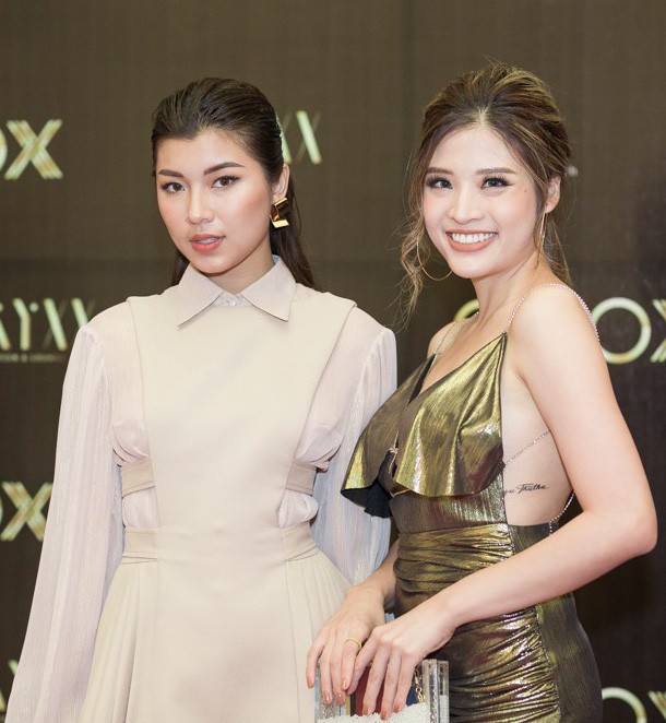 HH Phan Hoàng Thu mặc 'hở trước khoét sau' bên cựu danh thủ Michael Owen - 8