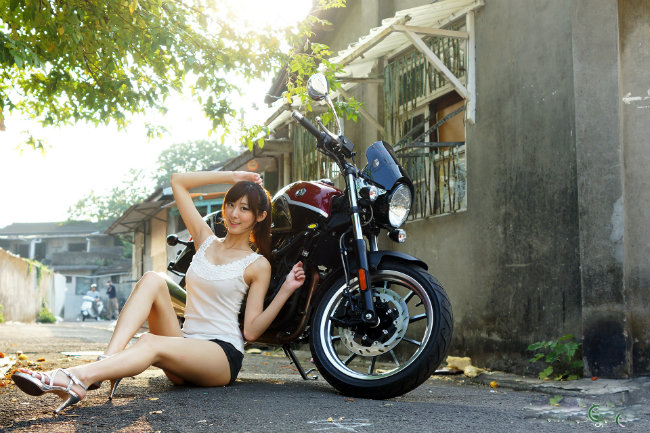 Từng tư thế cũng đủ làm người đối diện ngơ ngác.