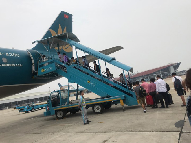 Hàng loạt hành khách nôn ói, hoảng sợ vì máy bay Vietnam Airlines rung lắc - 1