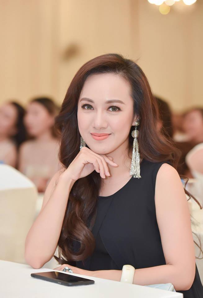 Đời thực trẻ trung nhí nhảnh của MC thời sự 19h Hoài Anh - 5