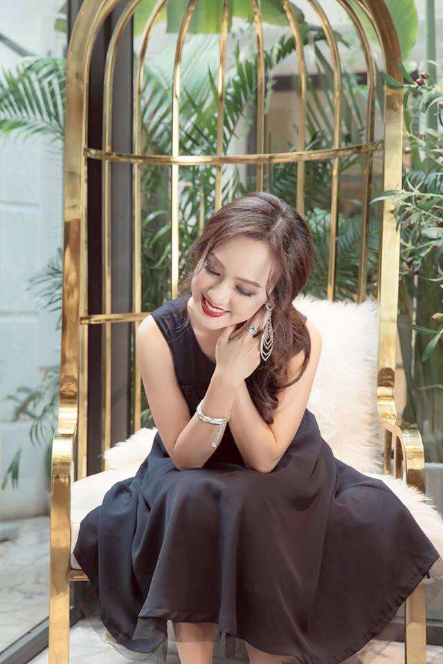 Đời thực trẻ trung nhí nhảnh của MC thời sự 19h Hoài Anh - 7