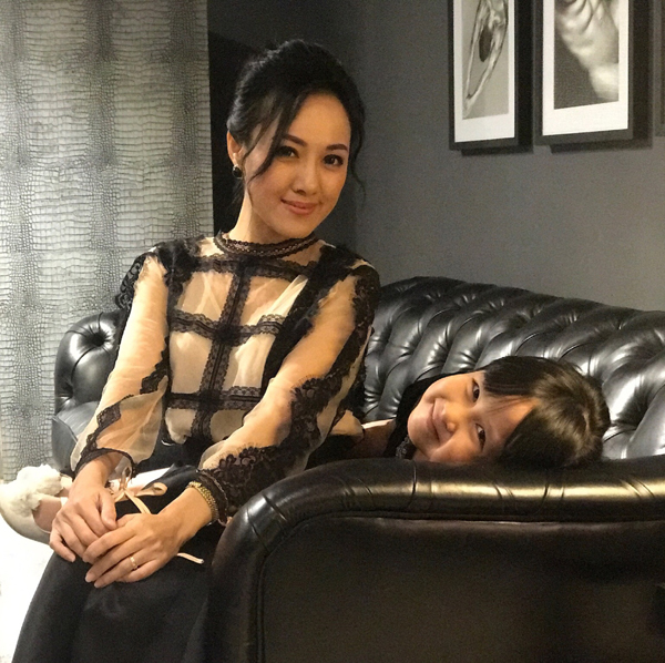 Đời thực trẻ trung nhí nhảnh của MC thời sự 19h Hoài Anh - 5