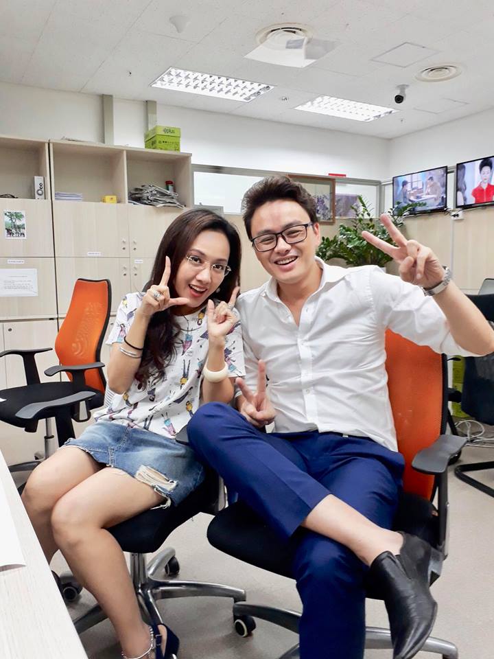 Đời thực trẻ trung nhí nhảnh của MC thời sự 19h Hoài Anh - 14