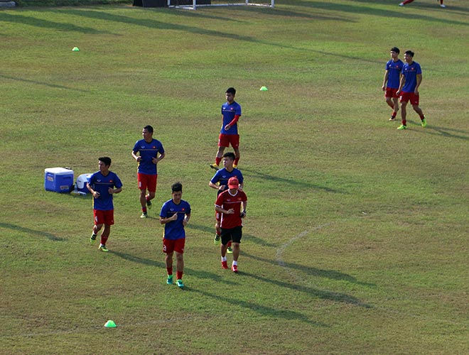 U23 Việt Nam gây &#34;sốt&#34; ở Indonesia: Thầy Park hành động bất ngờ - 1