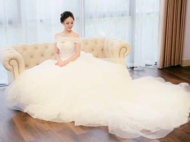 Bí quyết mặc đẹp - Bạn gái Công Lý bất ngờ lộ ảnh mặc váy cưới đẹp như mơ