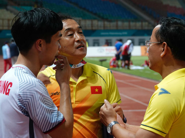 Bóng đá - Công Phượng bất ngờ bị thầy nhắc nhở: Truyền "bí kíp" để hạ Nhật Bản?