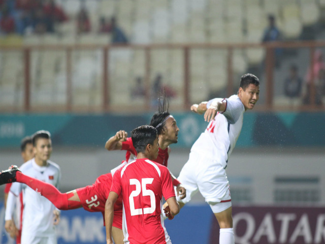 Bóng đá - U23 Việt Nam "xé lưới" Nepal: "Song Đức" tỏa sáng &amp; cú đánh đầu sấm sét