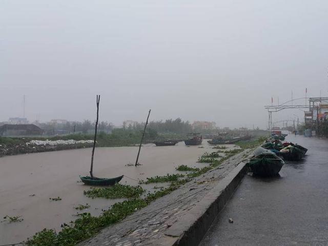 Bão số 4 suy yếu thành áp thấp nhiệt đới sau khi đổ bộ Nam Định - Thanh Hóa