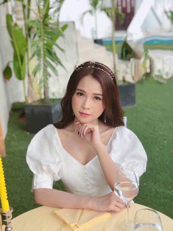 Kỳ lạ hot girl Sài Gòn có trong tay triệu đô la nhưng chán dùng hàng hiệu - 1