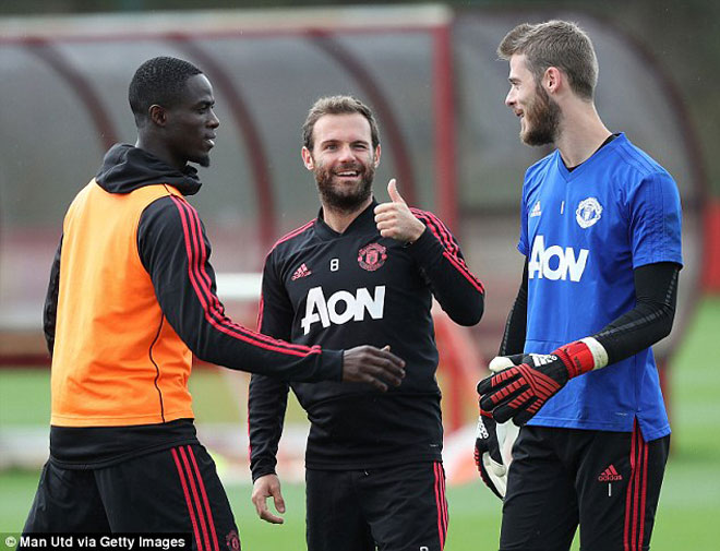 MU bỗng vui như hội: Pogba làm &#34;sếp&#34;, Martial yêu Mourinho hết cỡ - 2