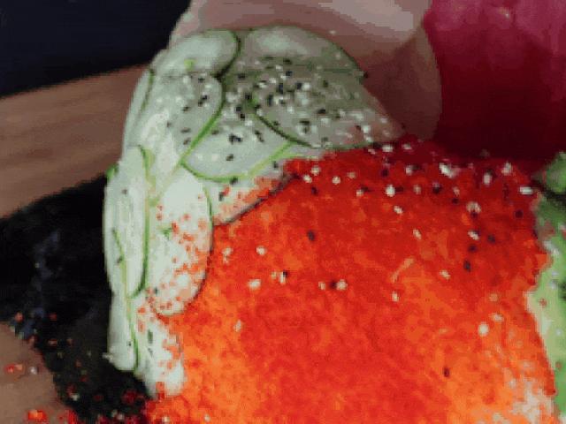 Ẩm thực - Sushi khổng lồ nặng tới 7kg có nhân gấp 10 lần bình thường