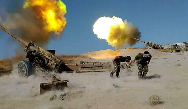 Quân đội Syria ồ ạt tấn công khủng bố, siết cổ IS trong sa mạc - 1