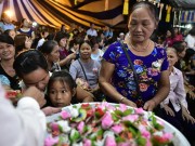 Tin tức trong ngày - Hàng trăm người xúc động trong nghi lễ bông hồng cài áo mùa Vu Lan