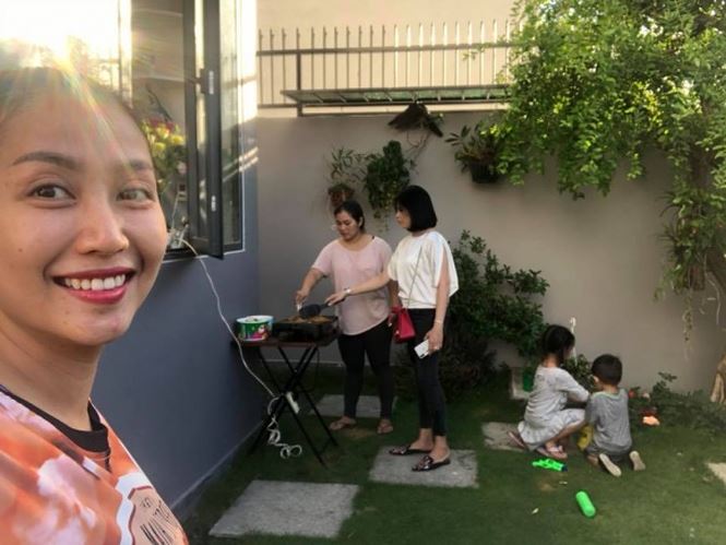 Biệt thự sân vườn xanh mướt và góc nhỏ "đặc biệt" của Ốc Thanh Vân - 8