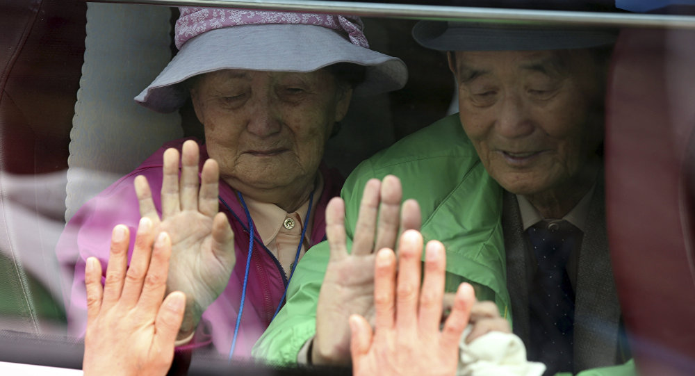 Bán đảo Triều Tiên: Hàng trăm gia đình đoàn tụ lần cuối trong đời - 1