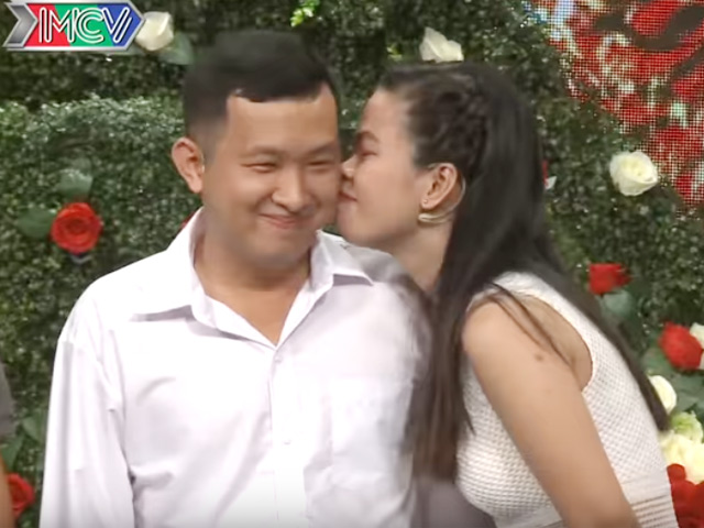 Bạn trẻ - Cuộc sống - Bạn muốn hẹn hò: Thấy bạn trai chần chừ, cô gái chủ động đòi hôn