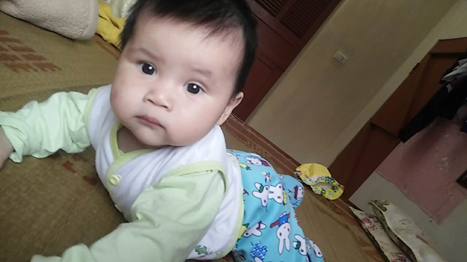 8 tháng không chịu ăn dặm, sữa cũng lười uống, chỉ sau 7 ngày bé ăn thun thút - 1
