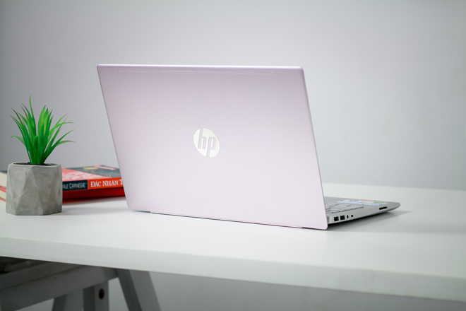 Cách chọn laptop đúng chuẩn cho cô nàng “mù” công nghệ - 1