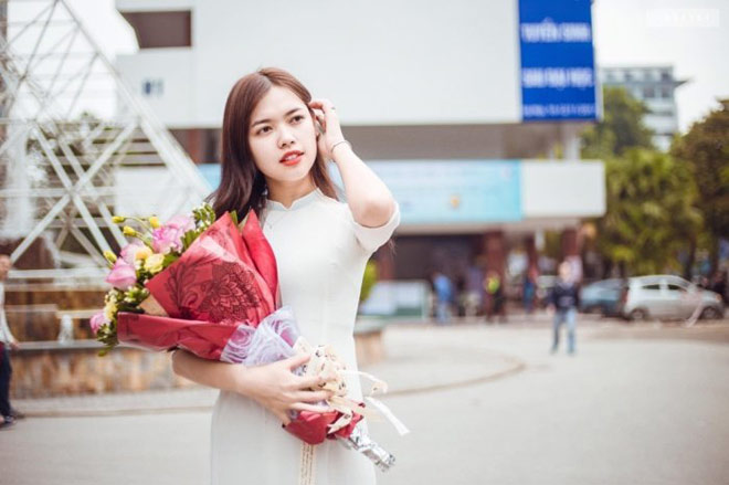 Nữ giảng viên trường Xây dựng “gây bão” dân mạng vì quá gợi cảm - 9