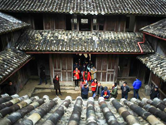 Tài chính - Bất động sản - Choáng ngợp "biệt phủ" 150 tỷ rộng hàng ngàn m2 nhà họ Vương