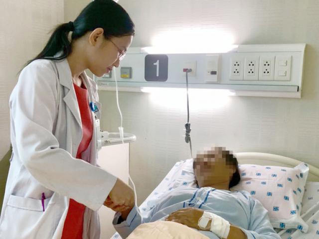 Sức khỏe đời sống - Ngộ nhận là "bệnh đàn ông", người phụ nữ ói ra máu