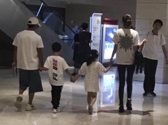 "Vua phim hài" Trung Quốc sau vụ vợ "cắm sừng" bị phát hiện có bồ trẻ - 2