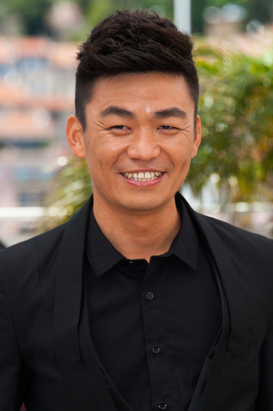 "Vua phim hài" Trung Quốc sau vụ vợ "cắm sừng" bị phát hiện có bồ trẻ - 1